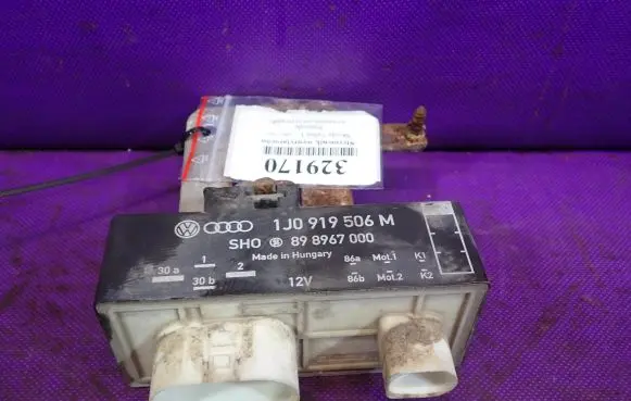 Skoda Fabia Mk2 (5J) Fan control module 1J0919506M