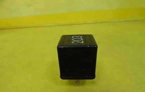 Audi A6 S6 C5 4B Other relay 8A0951253A 899585