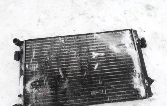 Volkswagen Touran I Coolant radiator