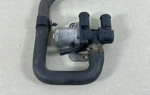 Volkswagen PASSAT B8 Coolant heater control valve 5Q0906457C
