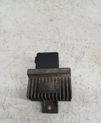 Renault Scenic II - Grand scenic II Glow plug pre-heat relay 7700115078 8EE047112