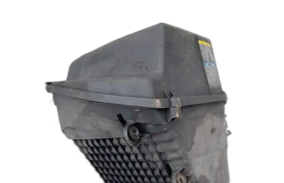 Cadillac CTS Air filter box 15812558