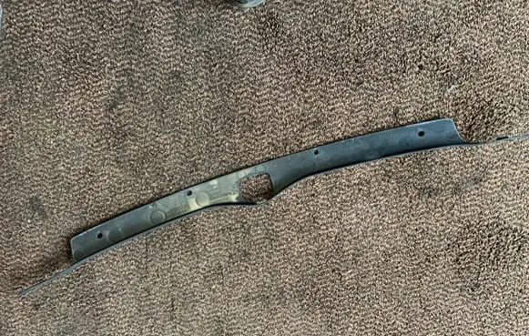 BMW 2 F46 Engine hood trim 7954474