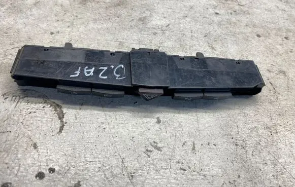 Opel Zafira B Hazard light switch 13100110