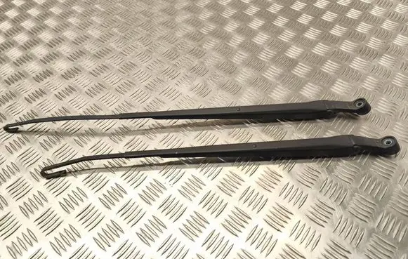 Toyota Yaris Front wiper blade arm 