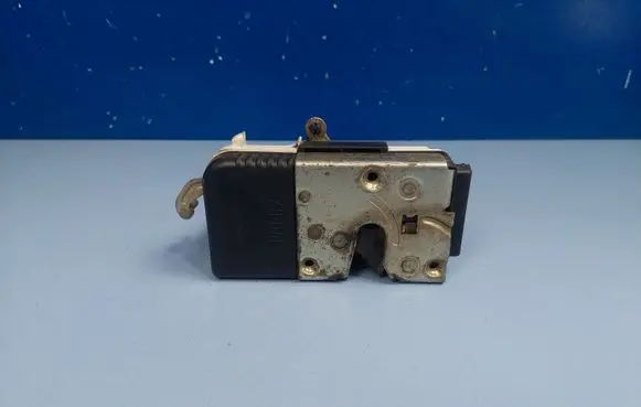 Citroen C8 Front door lock 9136L8