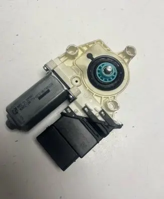 Volkswagen PASSAT B6 Rear door window regulator motor 0536006001
