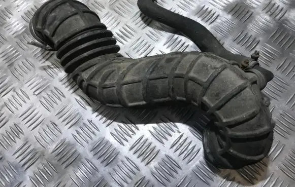 Audi A6 S6 C4 4A Air intake hose/pipe