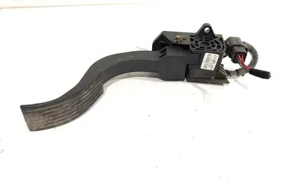 Hyundai Santa Fe Accelerator throttle pedal 