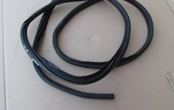 Dodge Nitro Front door rubber seal 