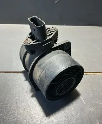 Volkswagen PASSAT B6 Mass air flow meter 0281002461 074906461B