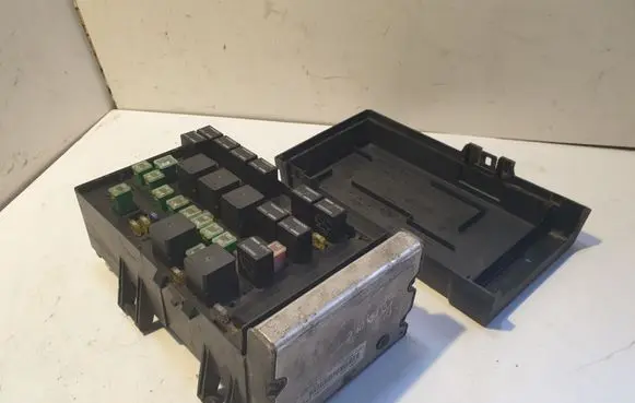 Chrysler Grand Voyager IV Fuse module 04727080AC 04727558AC