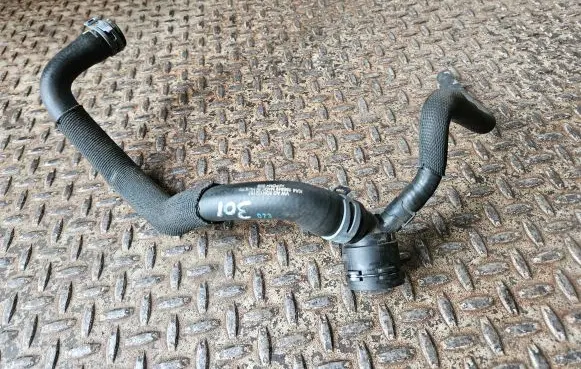 Engine coolant pipe/hose