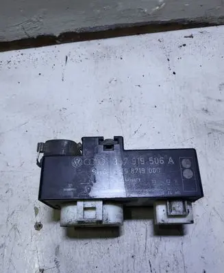 Volkswagen PASSAT B4 Coolant fan relay 357919506A