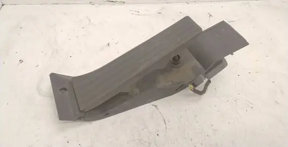 Accelerator throttle pedal