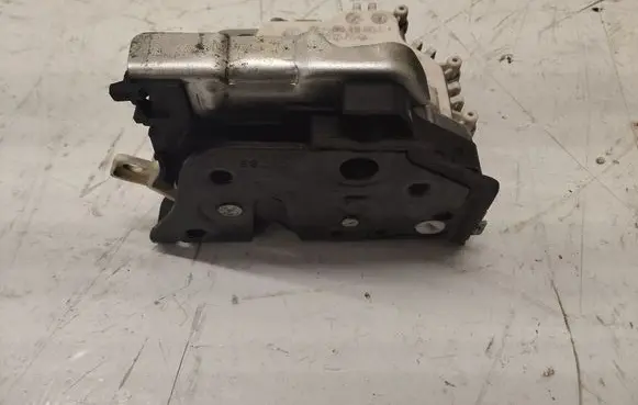 Audi A4 S4 B8 8K Rear door lock 8K0839015