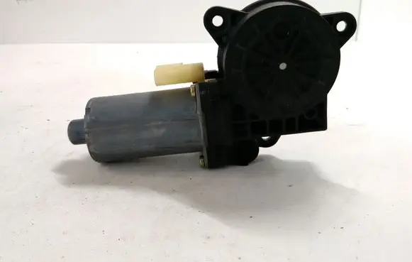 Ford Fiesta Front door window regulator motor 0130821938