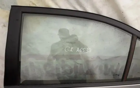 Hyundai Elantra Rear door window glass