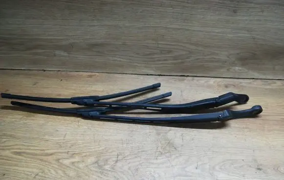 Audi A4 S4 B7 8E 8H Front wiper blade arm 8E1955407C 8E1955409C