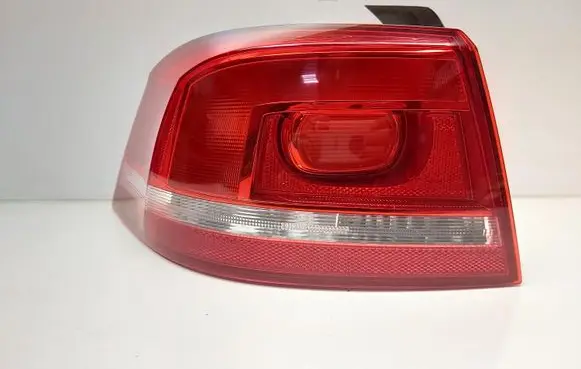 Volkswagen PASSAT B7 Rear/tail lights 3AE945095F