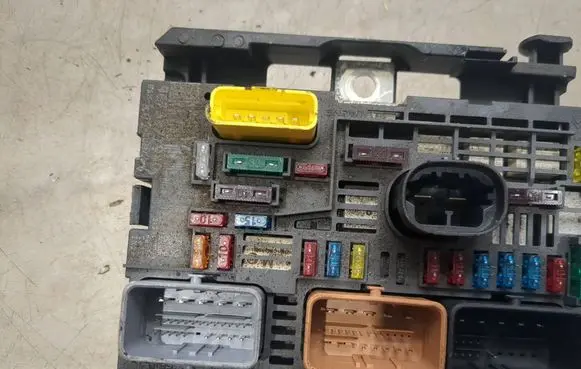 Peugeot 5008 Fuse box set 9675877980