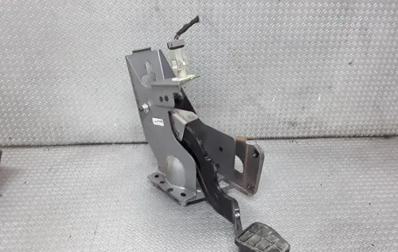 Chevrolet Captiva Brake pedal