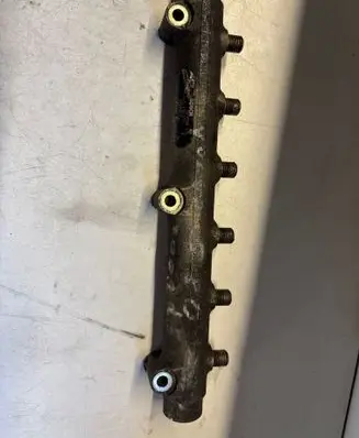 Volvo V70 Fuel main line pipe 0445215010
