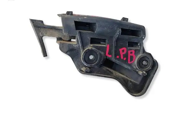 Volkswagen Golf Plus Fender mounting bracket 