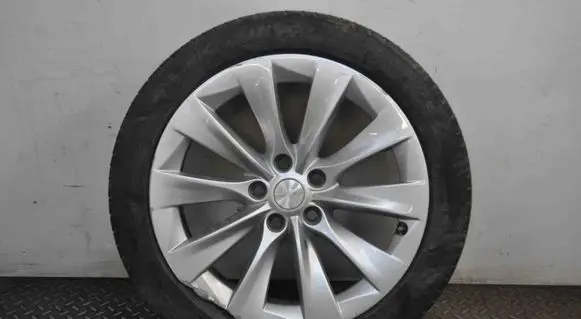 Tesla Model S R12 alloy rim 105933700B8JX19