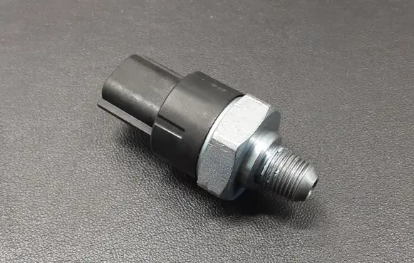 Dacia Sandero III Oil pressure sensor 252405025R