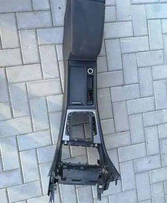 Volkswagen Golf VII Center console 
