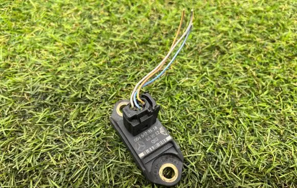 Mercedes-Benz CLS AMG C219 ESP acceleration yaw rate sensor 0045423518