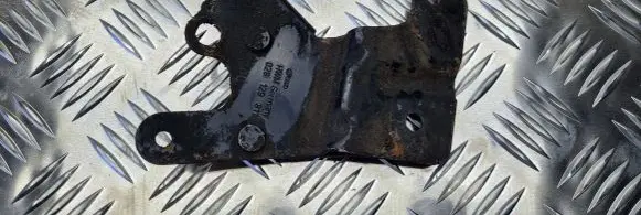Volkswagen PASSAT B5 Other engine bay part 028129811