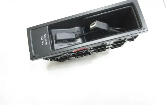 Volkswagen PASSAT B7 Head unit multimedia control 5N0035342E 7661563878 1000001007