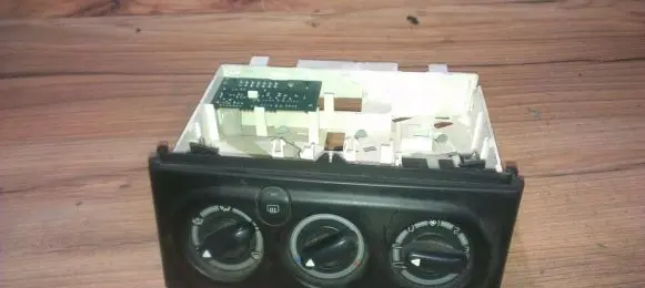Renault Laguna I Climate control unit 9041703027 90.417.03.027