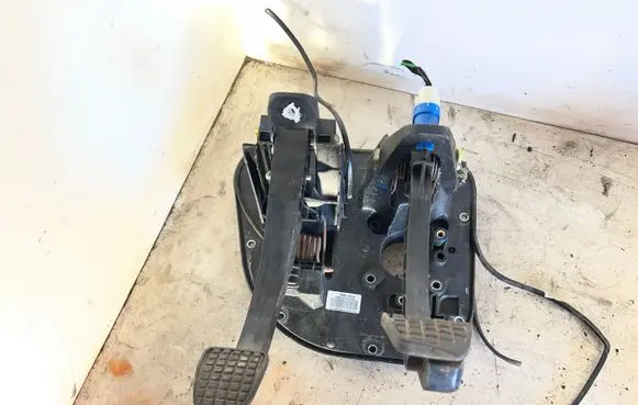 Iveco Daily 6th gen Pedal assembly 5801264938