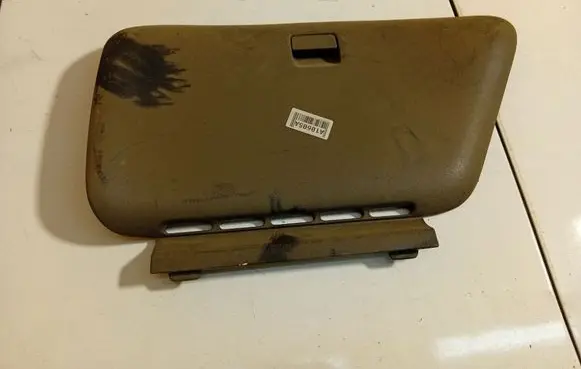 Glove box