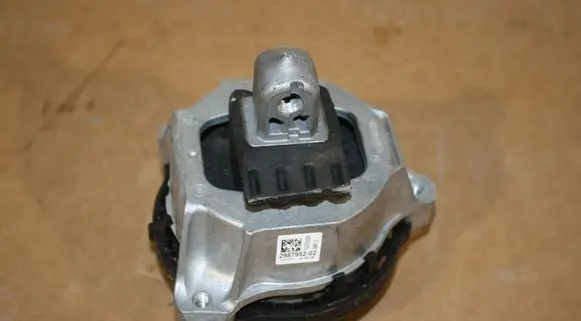 BMW X7 G07 Engine mount bracket 2987952