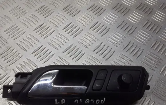 Volkswagen Polo IV 9N3 Front door interior handle 6Q1837247