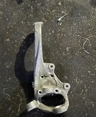 Mercedes-Benz C W205 Front wheel hub spindle knuckle 2052200
