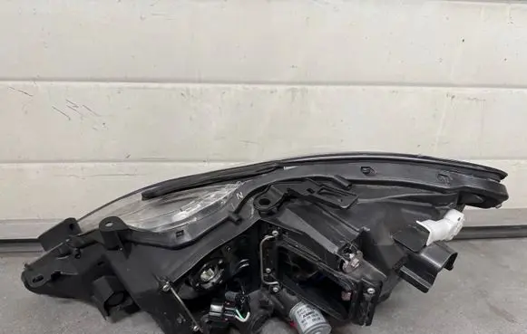 Lexus IS 220D-250-350 Headlight/headlamp LEXUSISXENON
