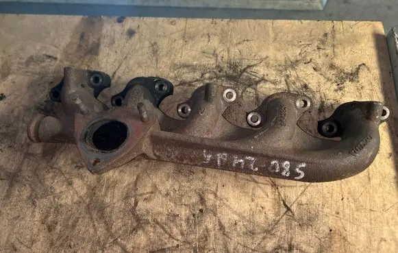 Volvo XC90 Exhaust manifold 8642826