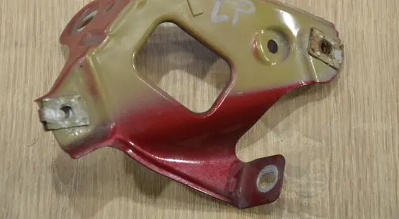 Fender mounting bracket