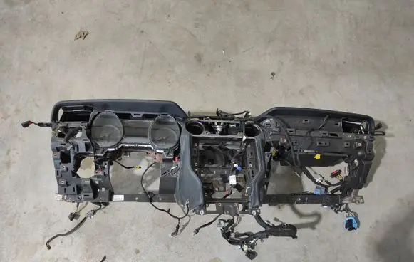 Ford Mustang VI Dashboard JR3T14401LG