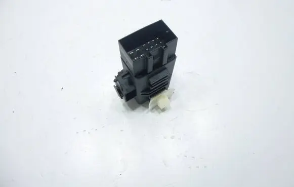 Skoda Fabia Mk3 (NJ) Seat heating relay 6R0959772E 101SW0001