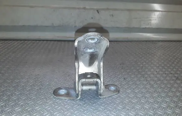 KIA Picanto Rear door lower hinge