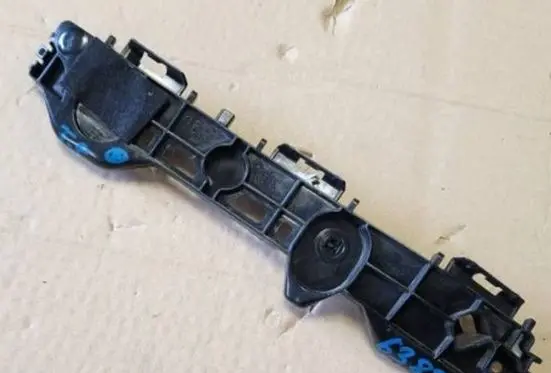 Toyota Corolla E120 E130 Rear bumper mounting bracket 52575-02190