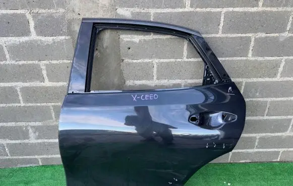 KIA Xceed Rear door