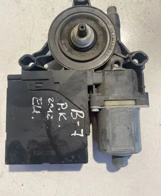 Volkswagen PASSAT B7 Front door window regulator motor 0130822451