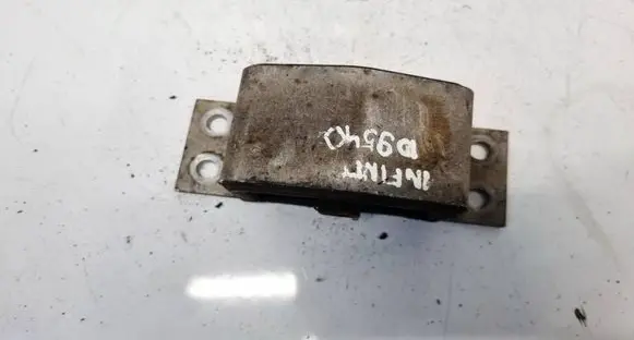 Infiniti FX Engine mount bracket 